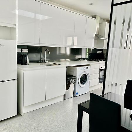 런던 Westferry Two 아파트 외부 사진